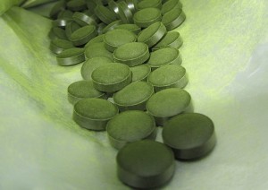 Leuchtend grüne Chlorella Tabletten so müssen qualitativ hochwertige Chlorella Algen ohne Zusatzstoffe aussehen