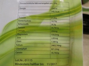 Weizengras und dessen Inhaltsstoffe sowie Nährwerte in Tabellenform auf der Verpackung