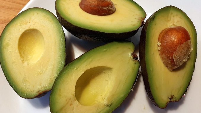 Avocado wann ist sie reif und wann noch zu hart und unreif oder sogar überreif und verdorben